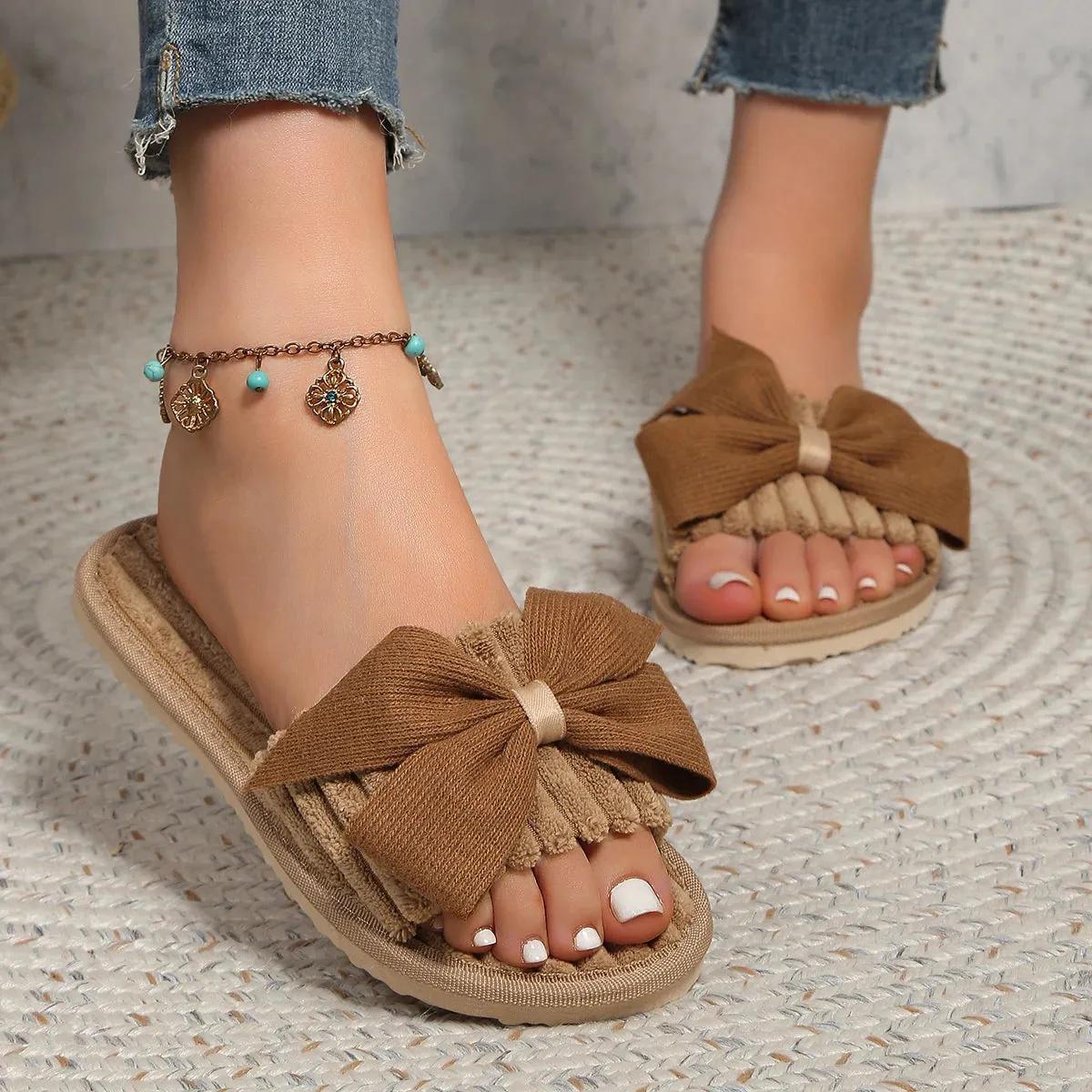 Warm fluffy flat flip-flops™