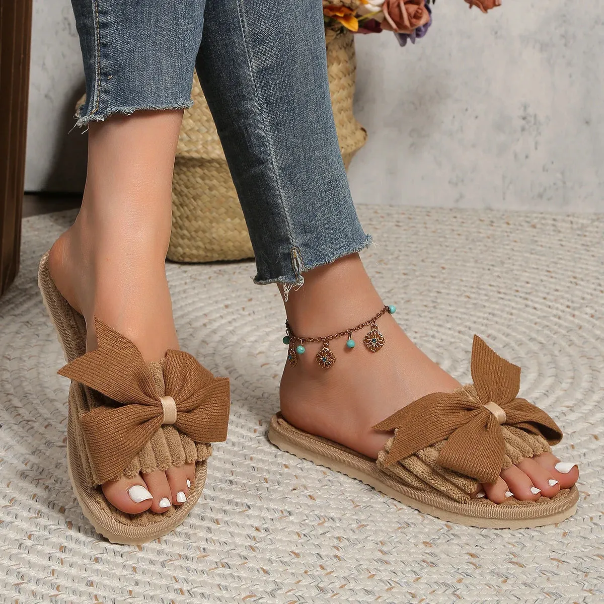 Warm fluffy flat flip-flops™